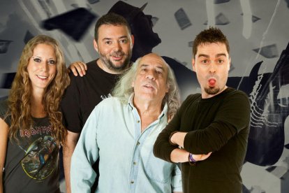 El equipo del programa 'El Pirata y su banda', con 'El Pirata' en el centro.