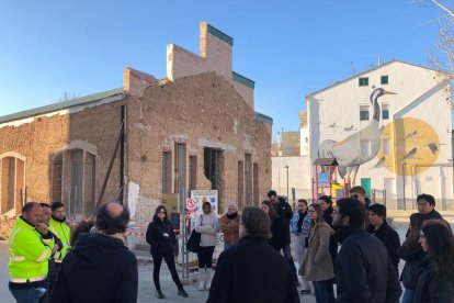 Los alumnos, junto a los responsables de la visita. 