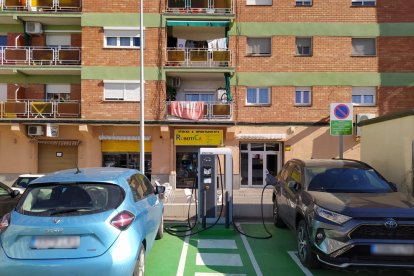 La estación de carga de vehículos eléctricos de Mollerussa.  