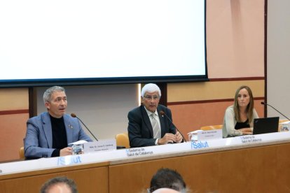 El conseller d'Educació, Josep Gonzàlez-Cambray; el titular de Salut, Manel Balcells i la cap de Psiquiatria infantil de l'Hospital Parc Taulí, Montse Pàmias, en una roda de premsa al Departament de Salut. 

Data de publicació: dimecres 14 de desembre del 2022, 14:37

Localització: Barcelona

Autor: Laura Fíguls