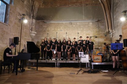 Alumnos de la escuela L’Intèrpret, ayer en el Castell del Rei.