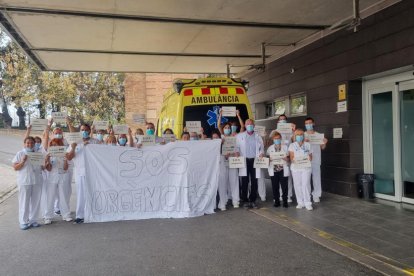 Imagen de una protesta del personal de Urgencias el pasado octubre en el exterior de la unidad.