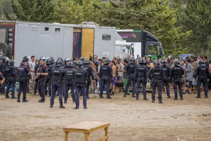 Un centenar d’agents dels Mossos van desmantellar dimecres la festa il·legal.