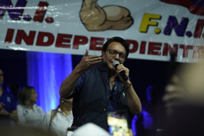 Fernando Villavicencio habla durante un mitin de campaña, minutos antes de ser asesinado, en Quito.