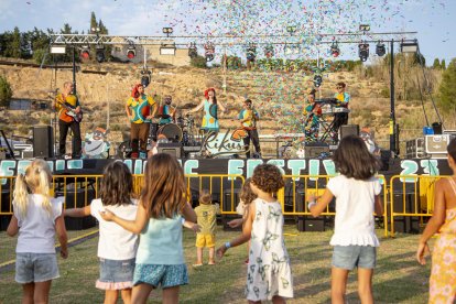 La segona edició del Fruit Music Festival de Seròs va arrancar amb música i animació familiar.