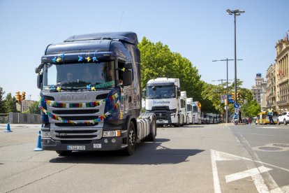 Desfilada de camions ahir pel centre de Lleida.