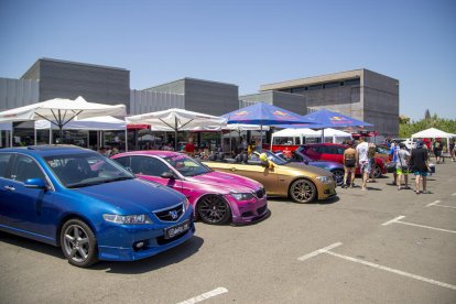 Desenes de vehicles es van concentrar ahir a l’esplanada del poliesportiu Juanjo Garra.