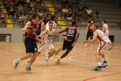 Una acció del partit d’ahir a Balaguer.