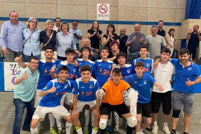 Los jugadores del Alcoletge celebran el triunfo ante el Vilassar.