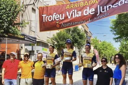 El podio de la carrera femenina disputada en Juneda.