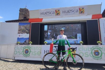 Jan Castellón, con su trofeo como tercer clasificado.