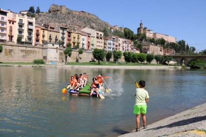 Balaguer viu una Transsegre atípica sense la tradicional baixada de barques casolanes per la sequera