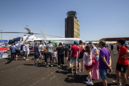 Durant el matí els visitants van poder pujar a un dels helicòpters dels Mossos.