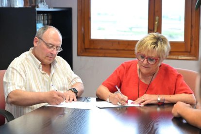 Signatura de l'acord PSC-ERC a Almenar