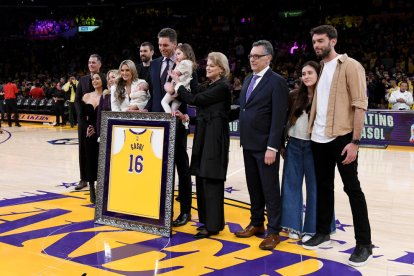 El de Sant Boi va ser acompanyat per la seua esposa i fills, pels seus pares i germans, inclòs Marc Gasol, i la viuda de Kobe Bryant.