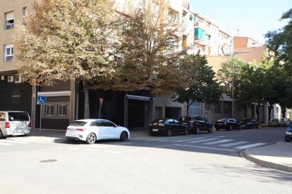 El bar està ubicat a la cantonada dels carrers Esperança González i Marquès de Leganés.