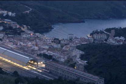 Vista de Portbou, lloc on van trobar la jove morta.