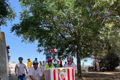 Una de las andróminas que participó ayer en la primera Cursa de Trastos en el Camí de Montcada. 