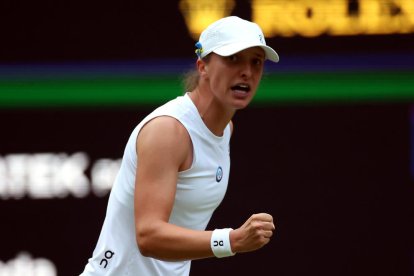 La polaca Iga Swiatek celebra un punto ayer ante la suiza Bencic.