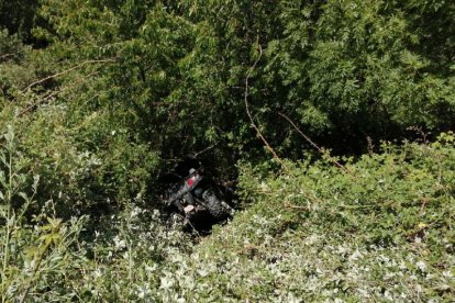 La conductora del bugui va quedar atrapada després de l’accident.