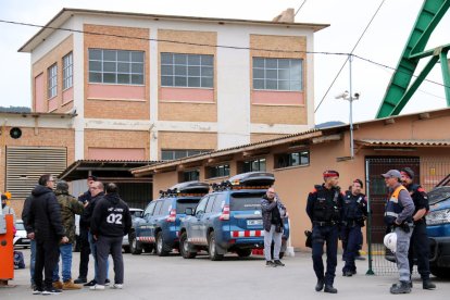 Treballadors i Mossos a la mina de Súria on han mort tres treballadors