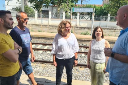 Vox -  El secretario general de Vox, Ignacio Garriga, visitó el mercado de Torrefarrera y dijo que a su partido le importa un rábano los conocimientos de catalán para trabajar en empresas públicas. 