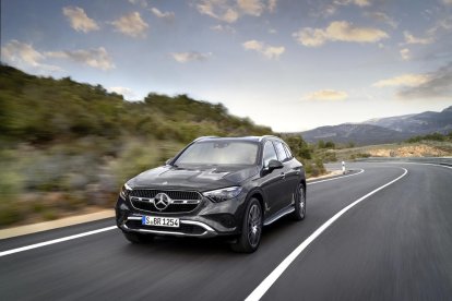 El nou Mercedes Benz GLC aposta sistemàticament per la propulsió híbrida i estableix així noves cotes d'eficiència.