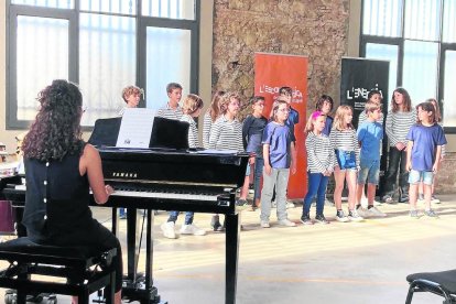 Los jóvenes cantantes también ofrecieron un concierto conjunto con la coral local.