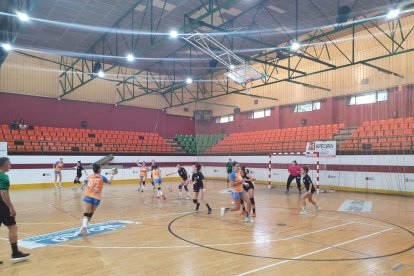 Una acció del partit d’ahir a la pista del Mislata.