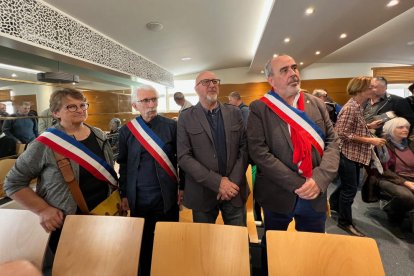 Los alcaldes de la Catalunya Nord durante el juicio en Montpellier.