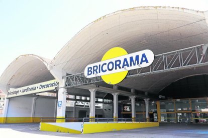 El templo evangélico Catedral de la Familia ocupaba parte del antiguo establecimiento Bricorama.