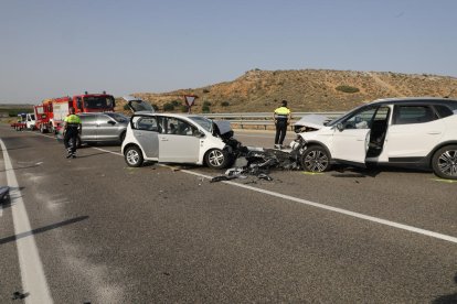 El choque frontal se produjo ayer por la tarde en la C-12 en Alfés. 