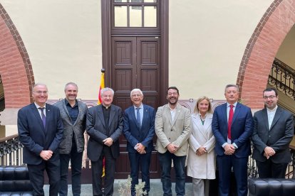 La reunión entre el obispo, el conseller de Salud y miembros de la diócesis y del consistorio de La Seu.