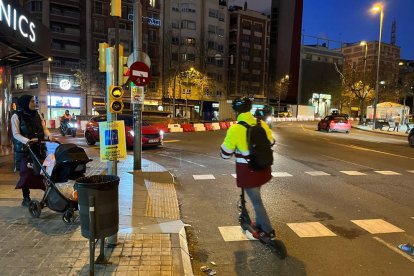 Queixes per la desaparició del carril bici a Lluís Companys