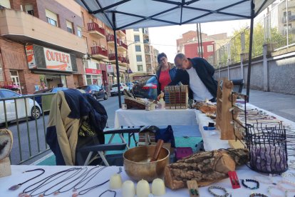 Els comerços prenen els carrers per celebrar el Parking Day