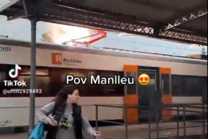 Frame del vídeo que un usuario grabó en la estación de Manlleu