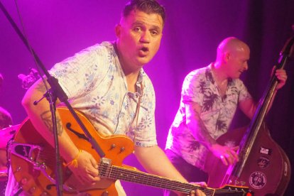 El cantante y compositor leridano David Esterri ‘Lo Pardal Roquer’, en el Cafè del Teatre de Lleida.