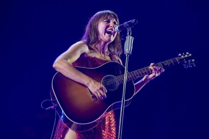 La cantante Eva Amaral actúa en uno de los escenarios del Festival Sonorama 2023, este sábado en la localidad burgalesa de Aranda de Duero.