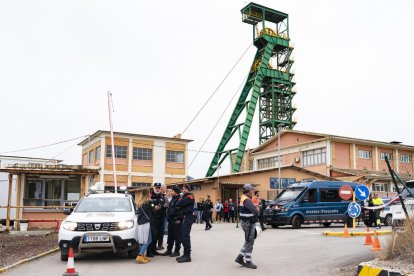 Efectius dels Mossos d’Esquadra i del cos de seguretat de la mina de Súria.