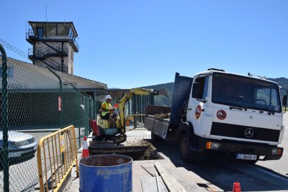 Aeroports ha començat aquests dies els primers treballs per il·luminar la instal·lació de la Seu.