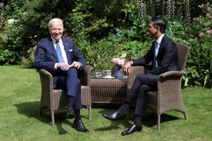 Joe Biden y Rishi Sunak mantuvieron una charla en el jardín del 10 de Downing Street.