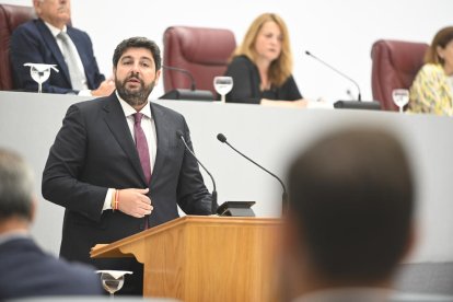 El candidato del PP, Fernando López Miras, durante su intenvención en la sesión de investidura de ayer.