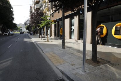 El nuevo paso de peatones está en el cruce de Príncep de Viana con la calle Paer Casanovas. 