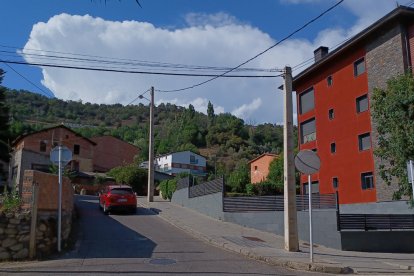 Imagen del acceso a Poble Sec y Calbinyà. 