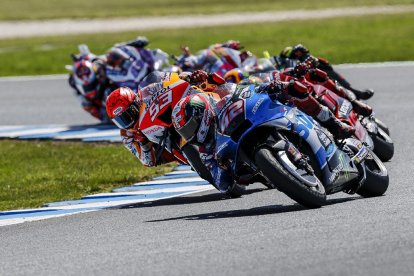 El lleidatà pressiona Àlex Rins durant l’emocionant cursa de Phillip Island.