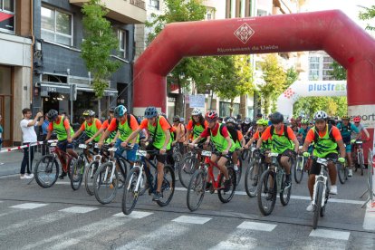 El moment de la sortida de la Pedalada popular des de Prat de la Riba.