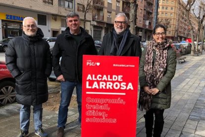 Los ediles socialistas Sellés, Queralt, Larrosa y Morón, en Pardinyes. 