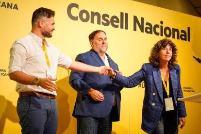 Oriol Junqueras, junto a Gabriel Rufián y Teresa Jordà.