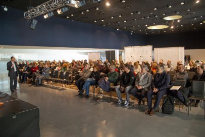 Un centenar de persones van assistir a la jornada a la Llotja.