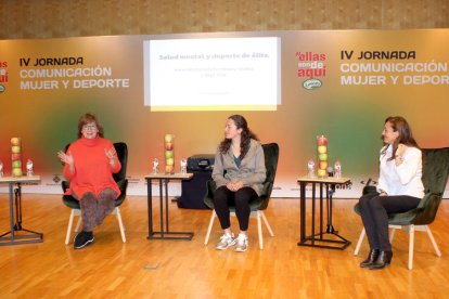 Olga Viza, Anna Boada y Lola Fernández Ochoa durante la charla sobre salud mental y deporte de élite.